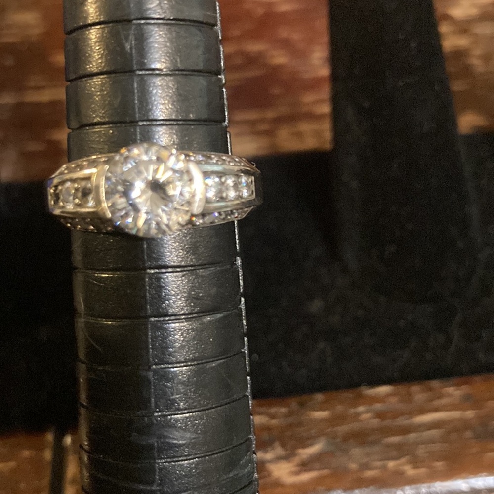 Stunning 925 CZ engagement ring size 8 - Picture 5 of 8